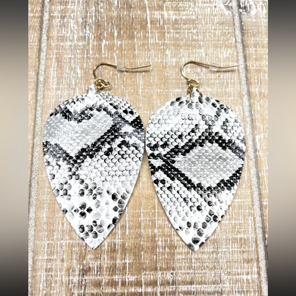 Snake teardrop earrings on both sides. lightweight grey, black, white. B…